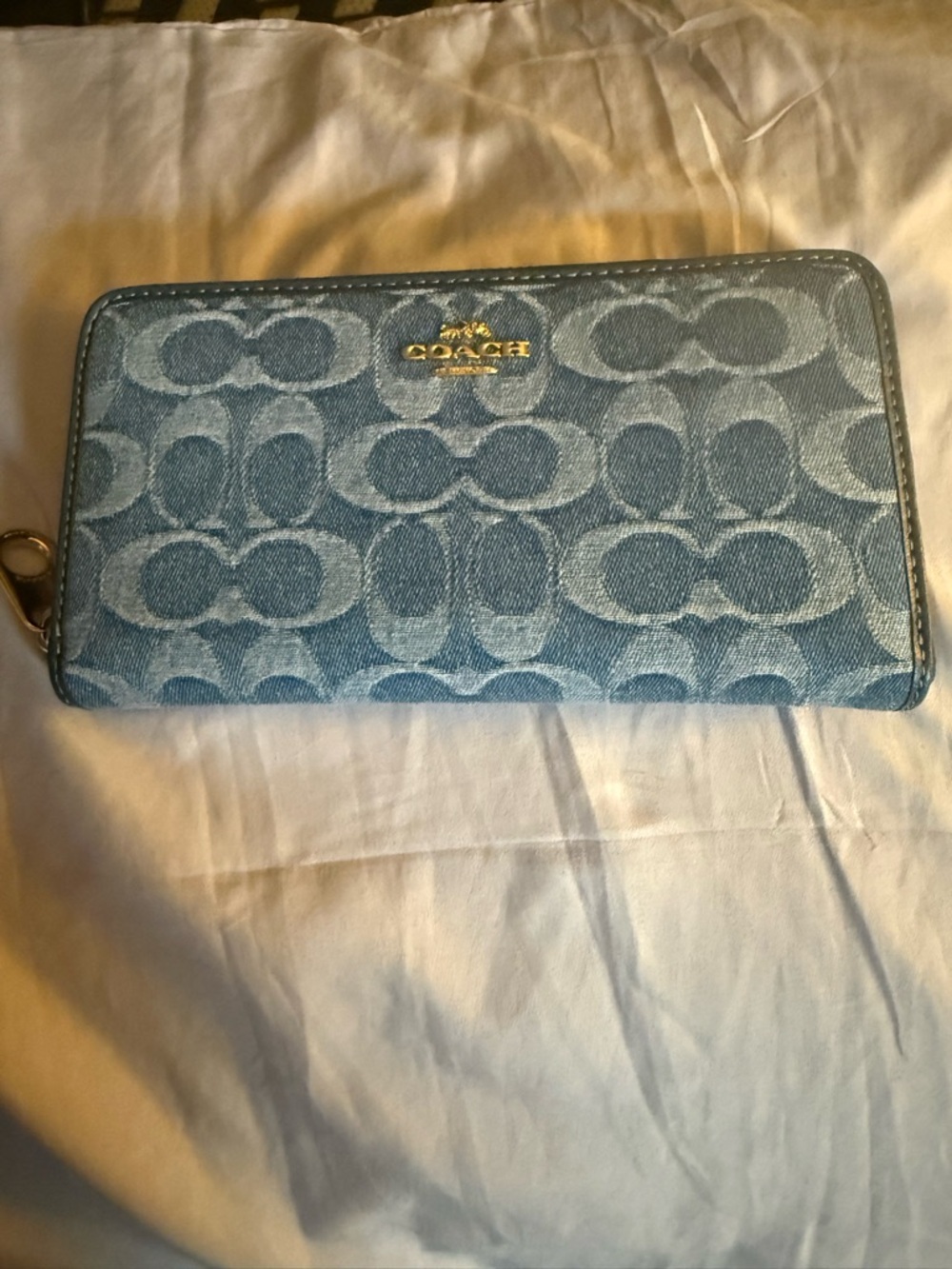 Coach Denim Logo Zip-Around Wallet - Light Blue